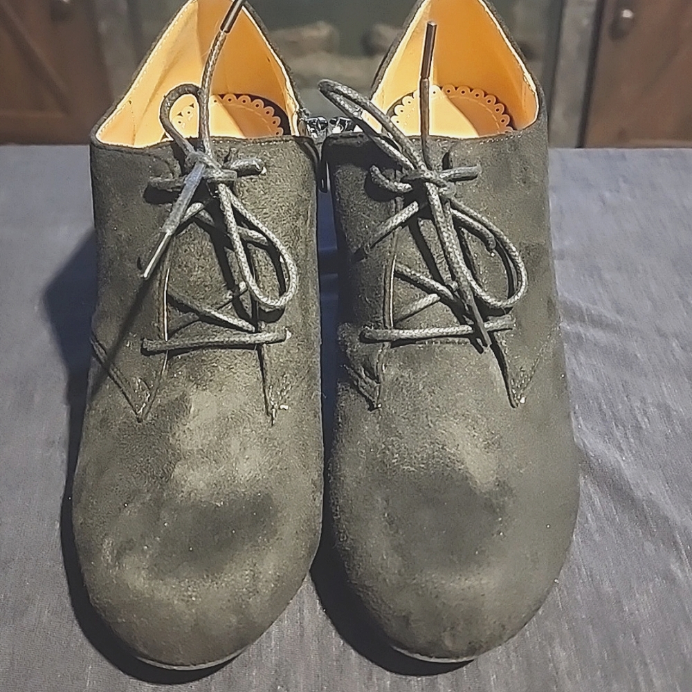 Suede little high heel booties